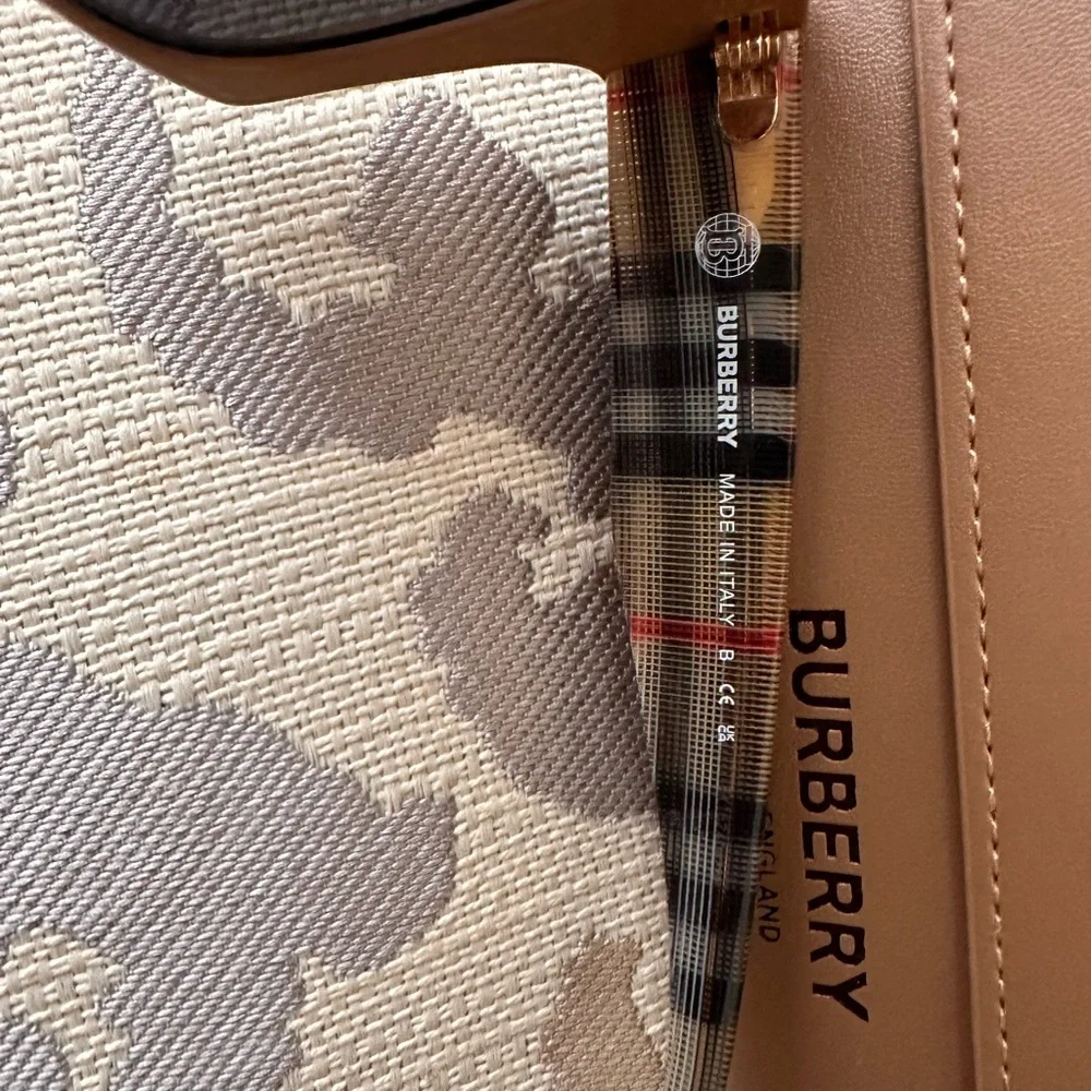 Burberry Sunglasses Kitty 4364 New - Picture 4 of 10